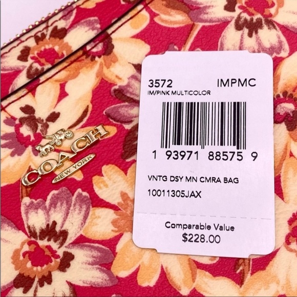 Coach Mini Camera Bag Crossbody Bag
Vintage Daisy Pink - Picture 11 of 12